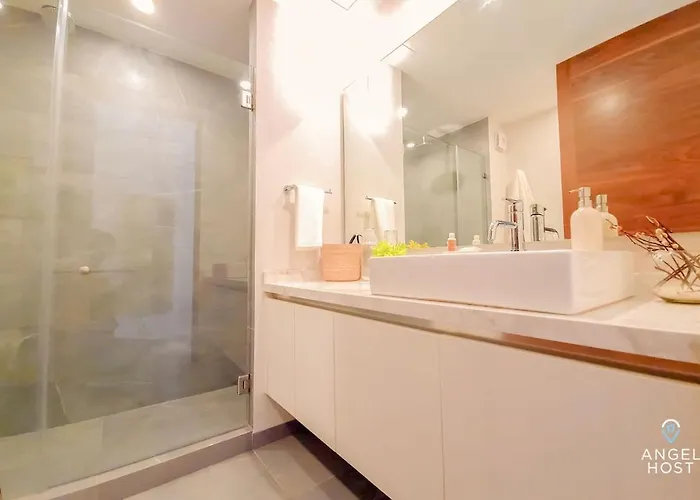 2br W Dual Pools, Near & 5th Ave