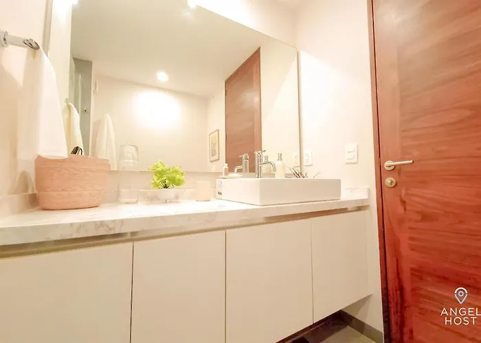 2br W Dual Pools, Near & 5th Ave Apartment