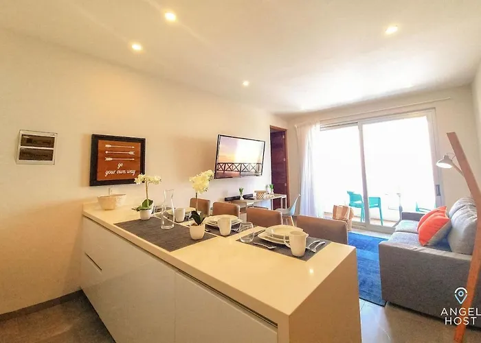 2br W Dual Pools, Near & 5th Ave *