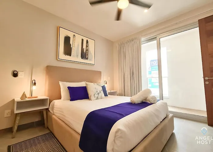 2br W Dual Pools, Near & 5th Ave