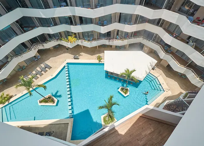 2br W Dual Pools, Near & 5th Ave Apartment *