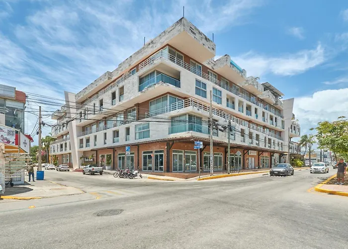 2br W Dual Pools, Near & 5th Ave
