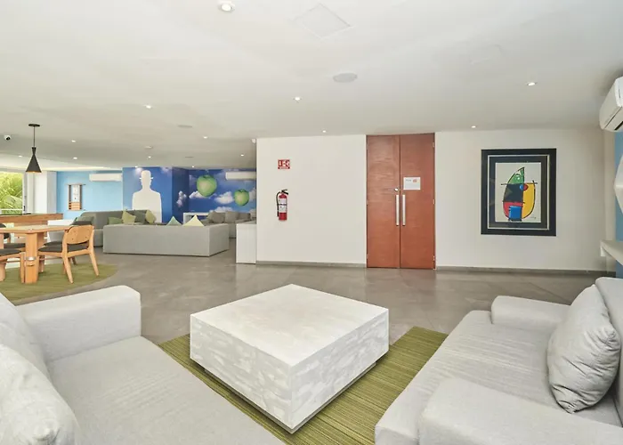 2br W Dual Pools, Near & 5th Ave